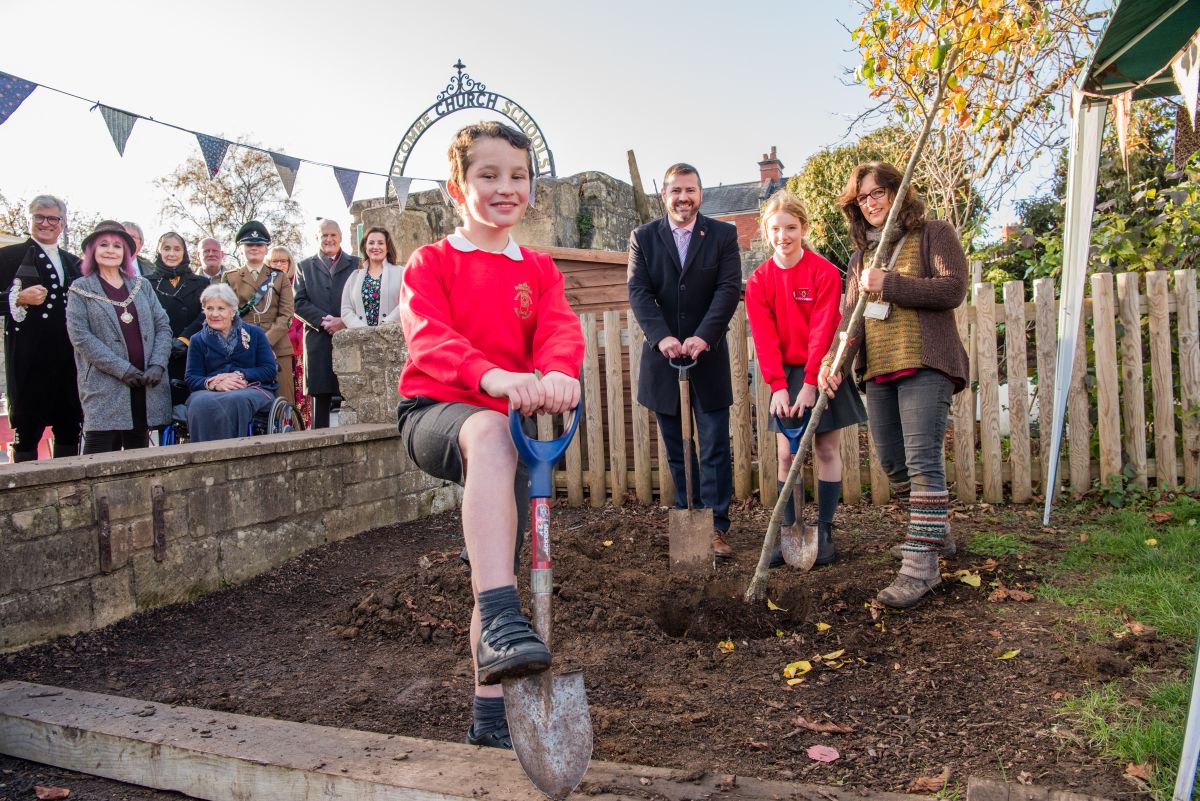 Widcombe Junior School pupils plant a tree for the Queen